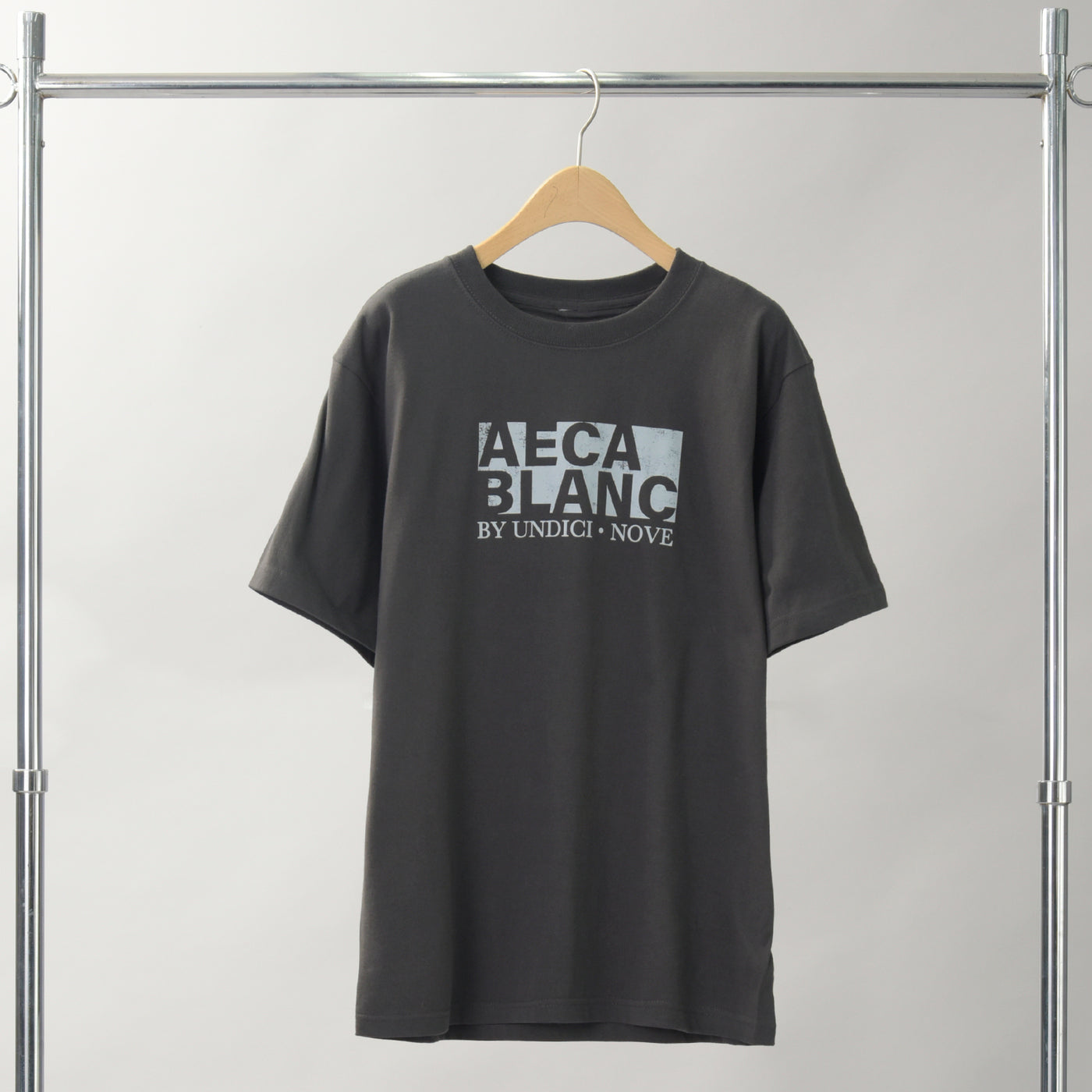 ブランドロゴプリントTシャツ