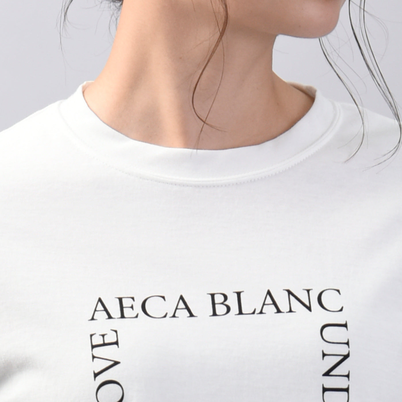 スクエアロゴプリント長袖Tシャツ