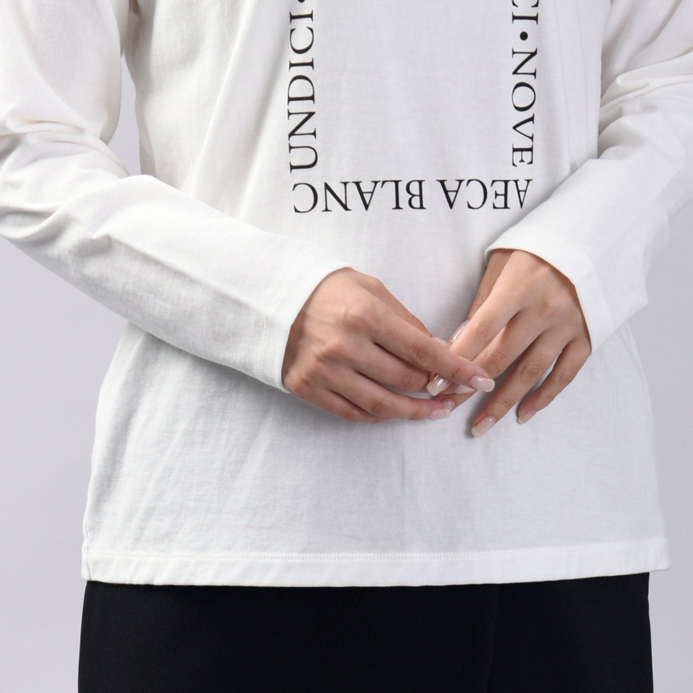 スクエアロゴプリント長袖Tシャツ